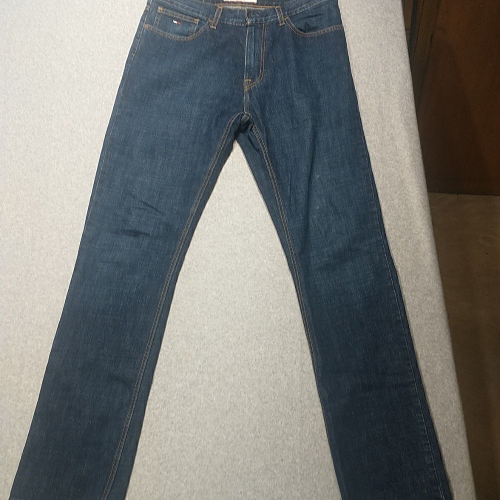 Tommy Hilfiger Jeans Mens (32 Inch Waist) (34 Inch Leg) Slim Fit Blue.